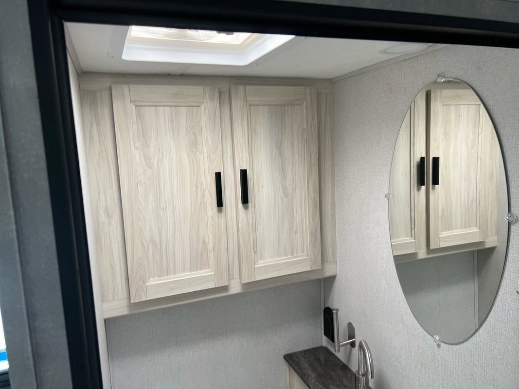 Used 2022 Ford E-450 and Econoline 450 Super Duty w/ Motorhome Prep Package image 29