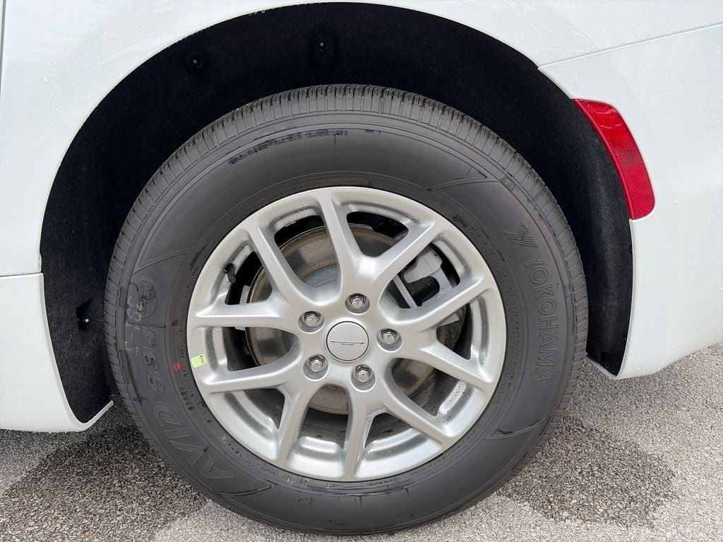 New 2027 Chrysler Pacifica LX FWD image 13