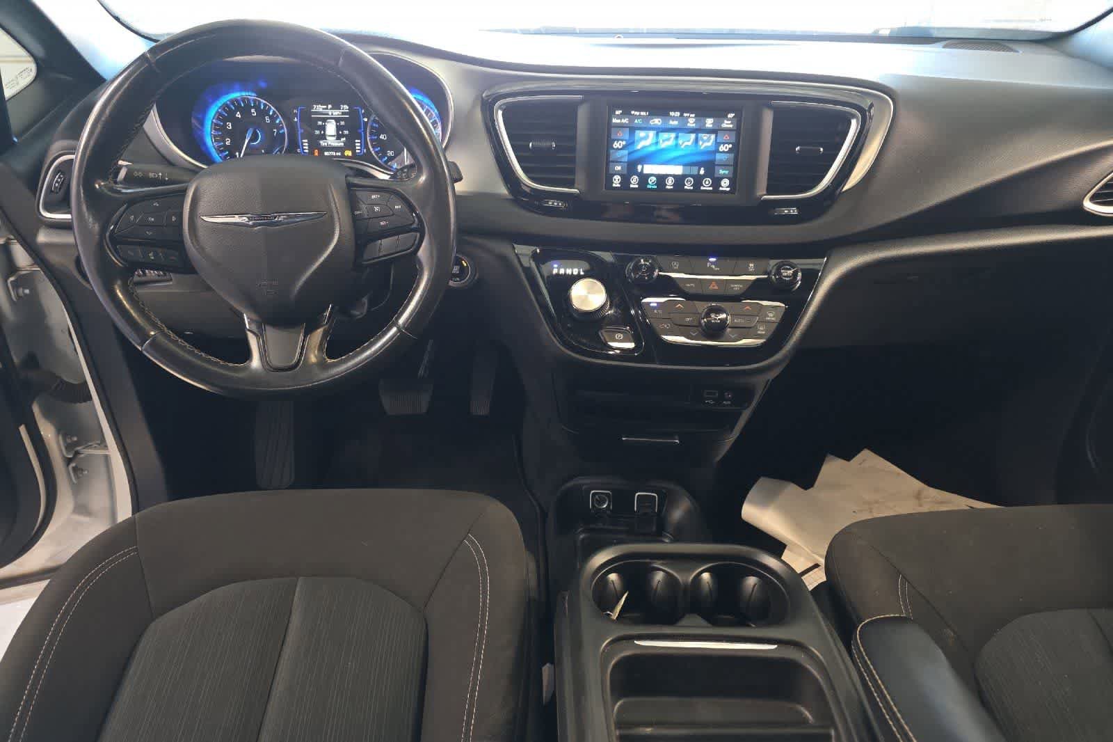 Used 2020 Chrysler Pacifica Touring w/ S Appearance Package FWD image 4