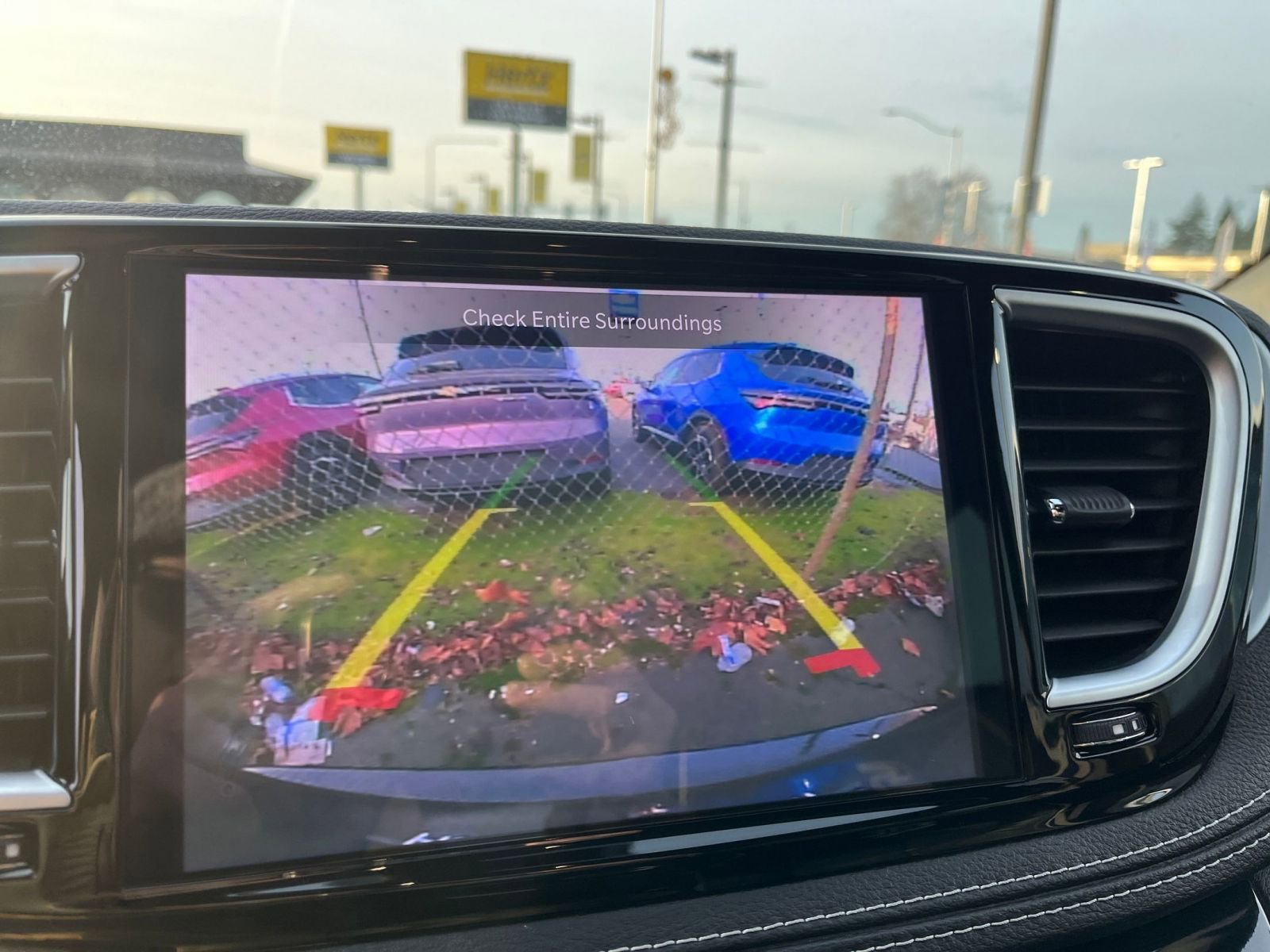 Used 2025 Chrysler Pacifica Limited image 27