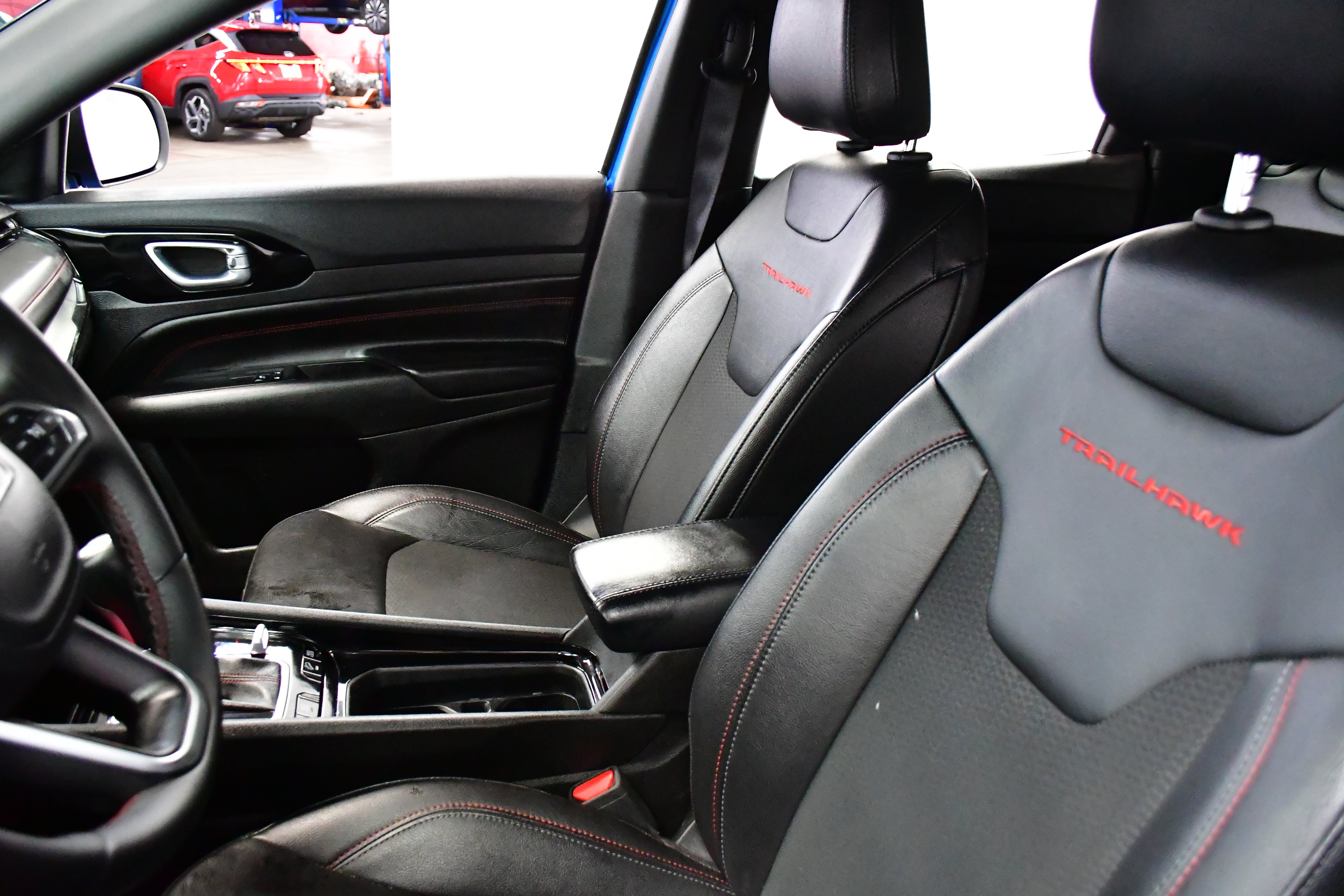 Used 2025 Jeep Compass Trailhawk image 10