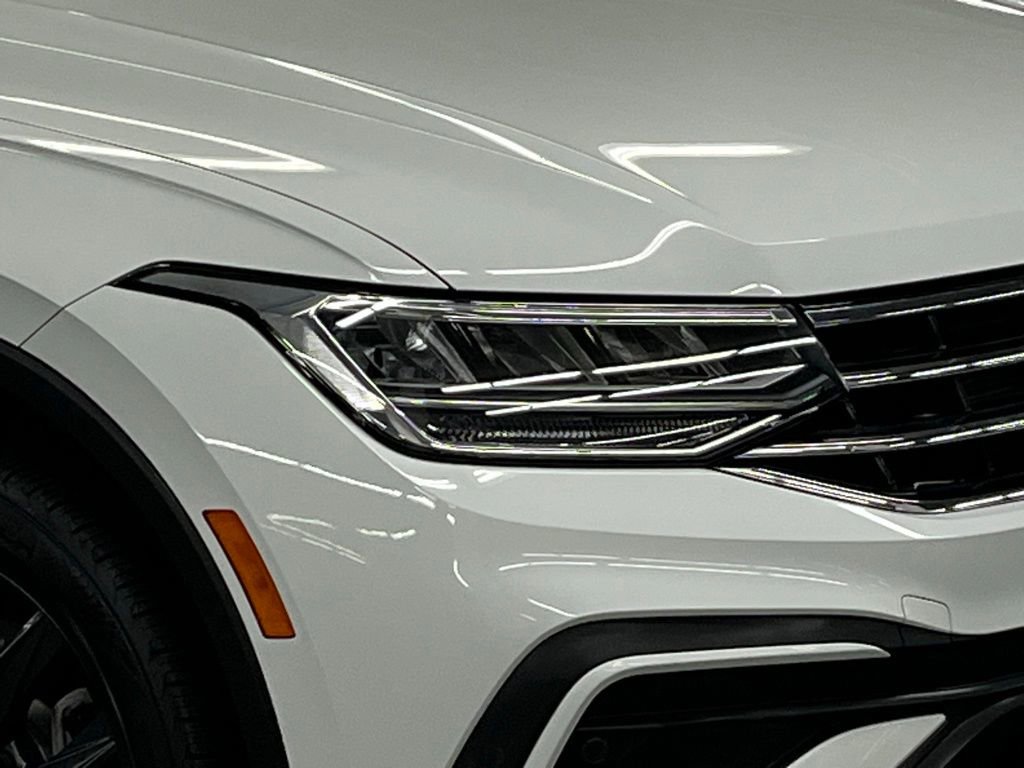 Used 2022 Volkswagen Tiguan SE w/ Panoramic Sunroof Package image 43