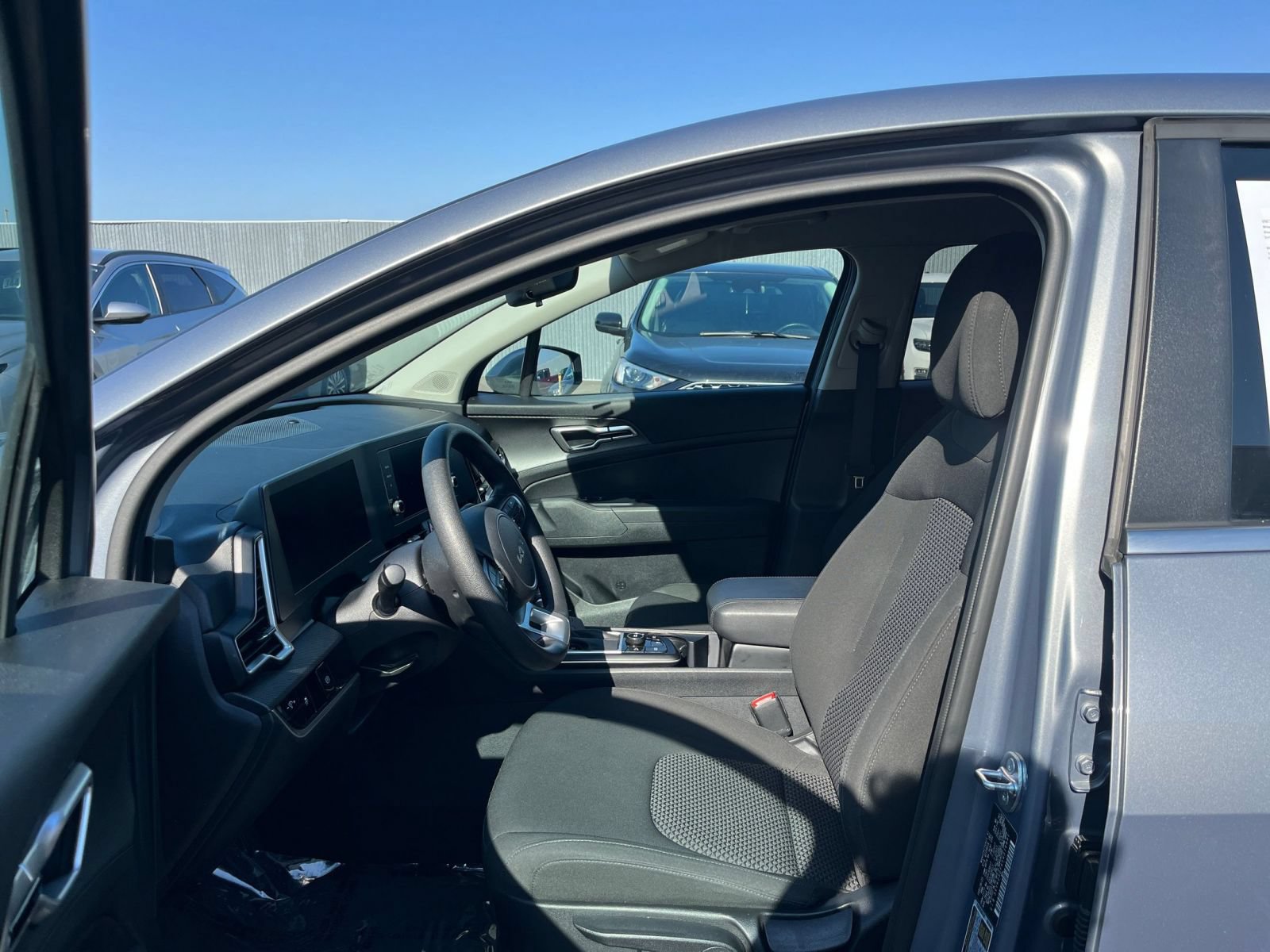 Used 2025 Kia Sportage LX FWD image 21
