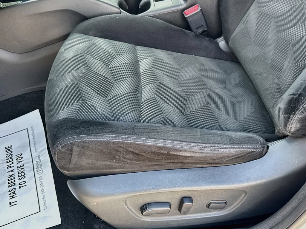 Used 2014 Nissan Rogue SV FWD image 23