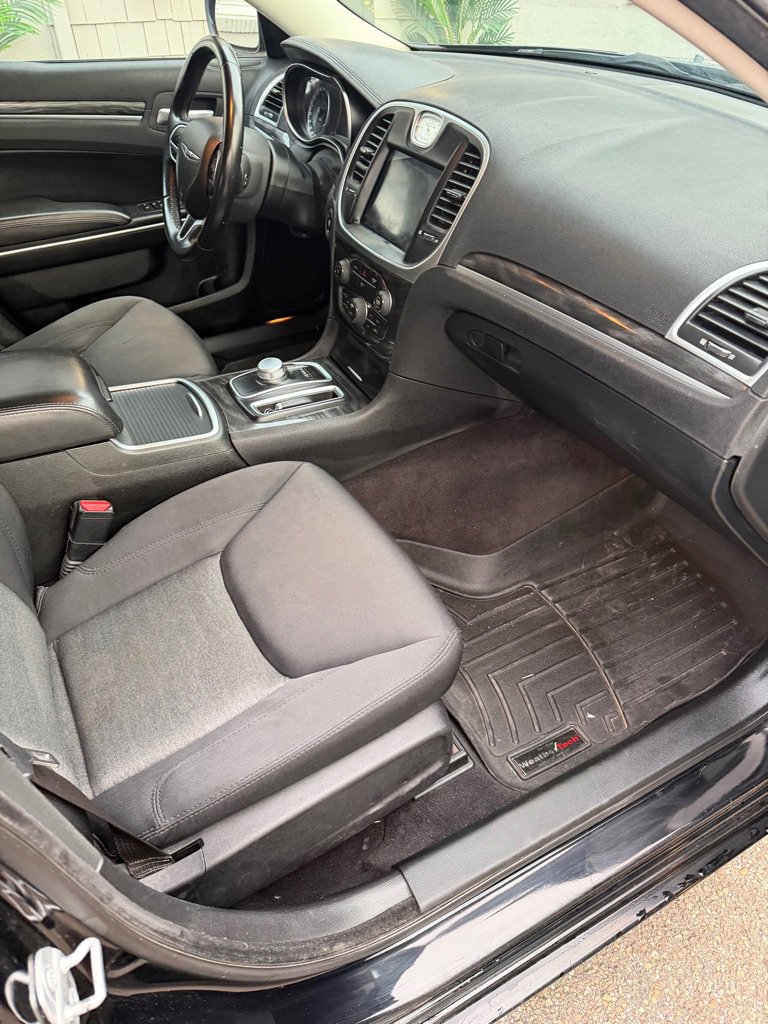 Used 2018 Chrysler 300 Touring w/ Sport Appearance Package image 6