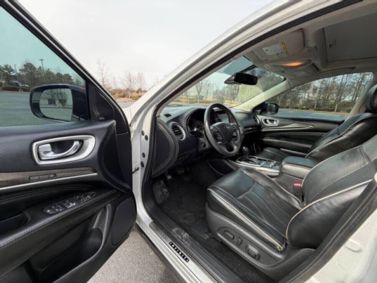 Used 2019 INFINITI QX60 Luxe w/ Essential Package image 12