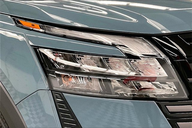 New 2026 Nissan Pathfinder Platinum image 14