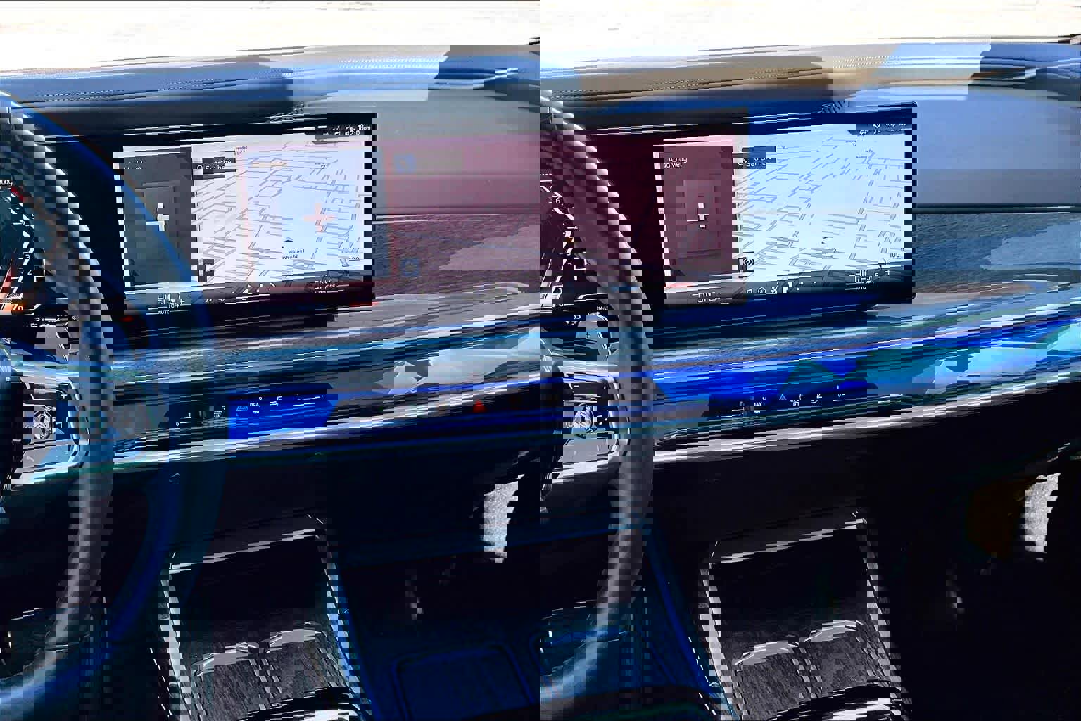 Used 2023 BMW 760i xDrive w/ Executive Package image 7