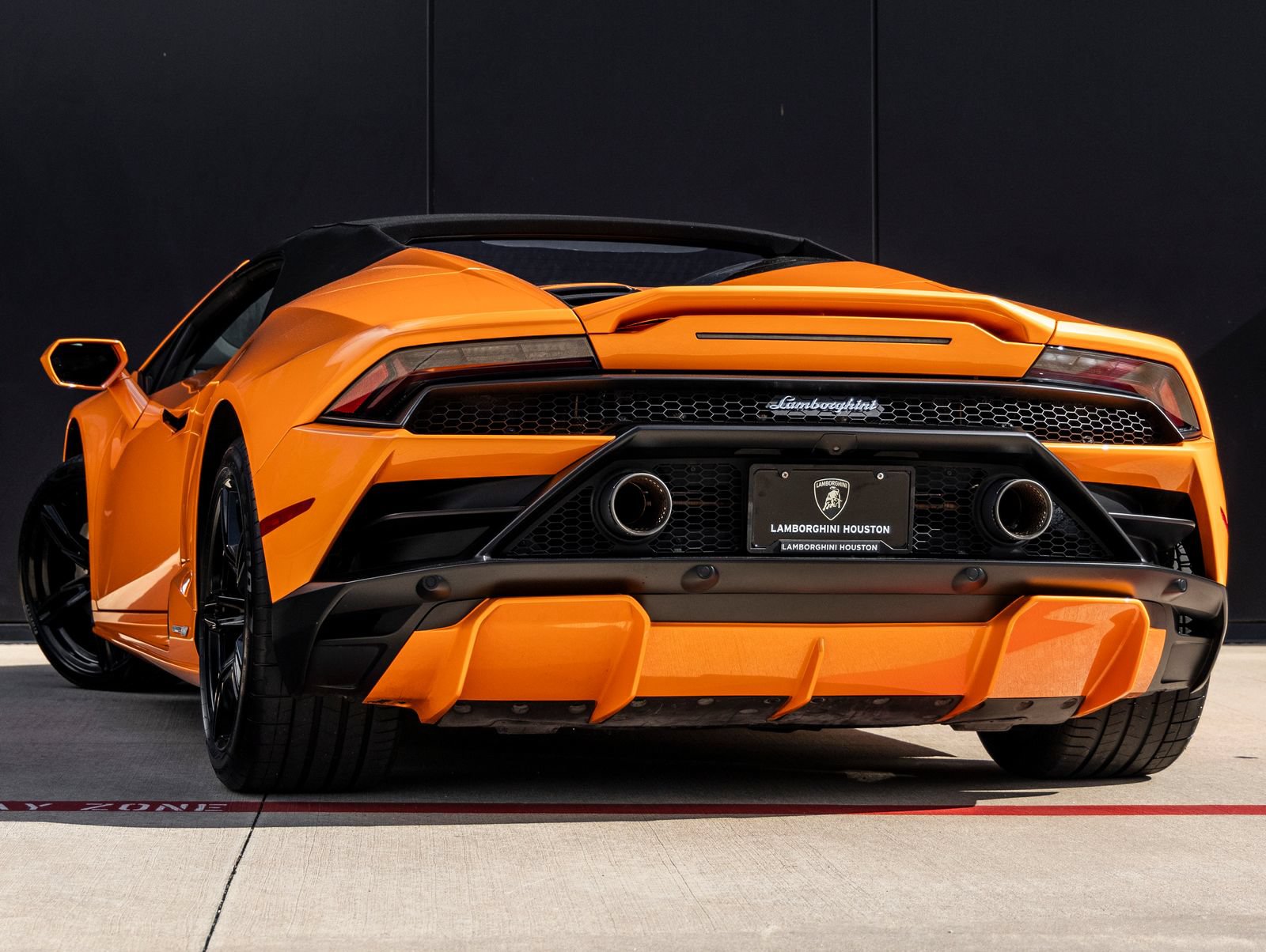 Used 2021 Lamborghini Huracan EVO RWD image 6