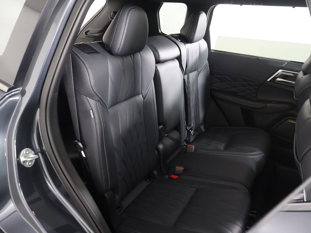 New 2026 Mitsubishi Outlander AWD image 38