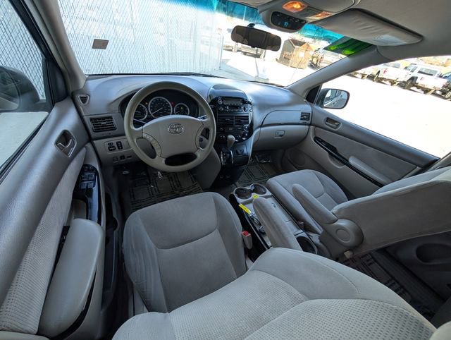 Used 2004 Toyota Sienna CE image 4