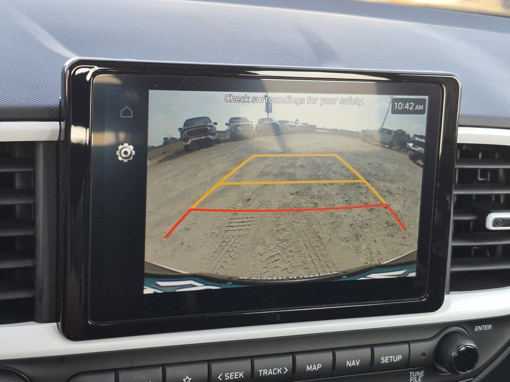 Used 2025 Hyundai Venue Limited image 24