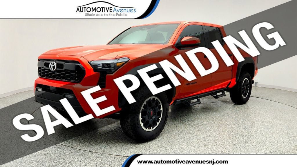 Used 2024 Toyota Tacoma TRD Off-Road w/ TRD Off Road Upgrade Package AWD/4WD image 1