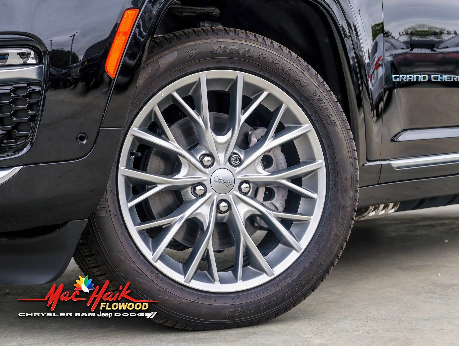 Used 2024 Jeep Grand Cherokee Summit w/ Advanced Protech Group IV image 2