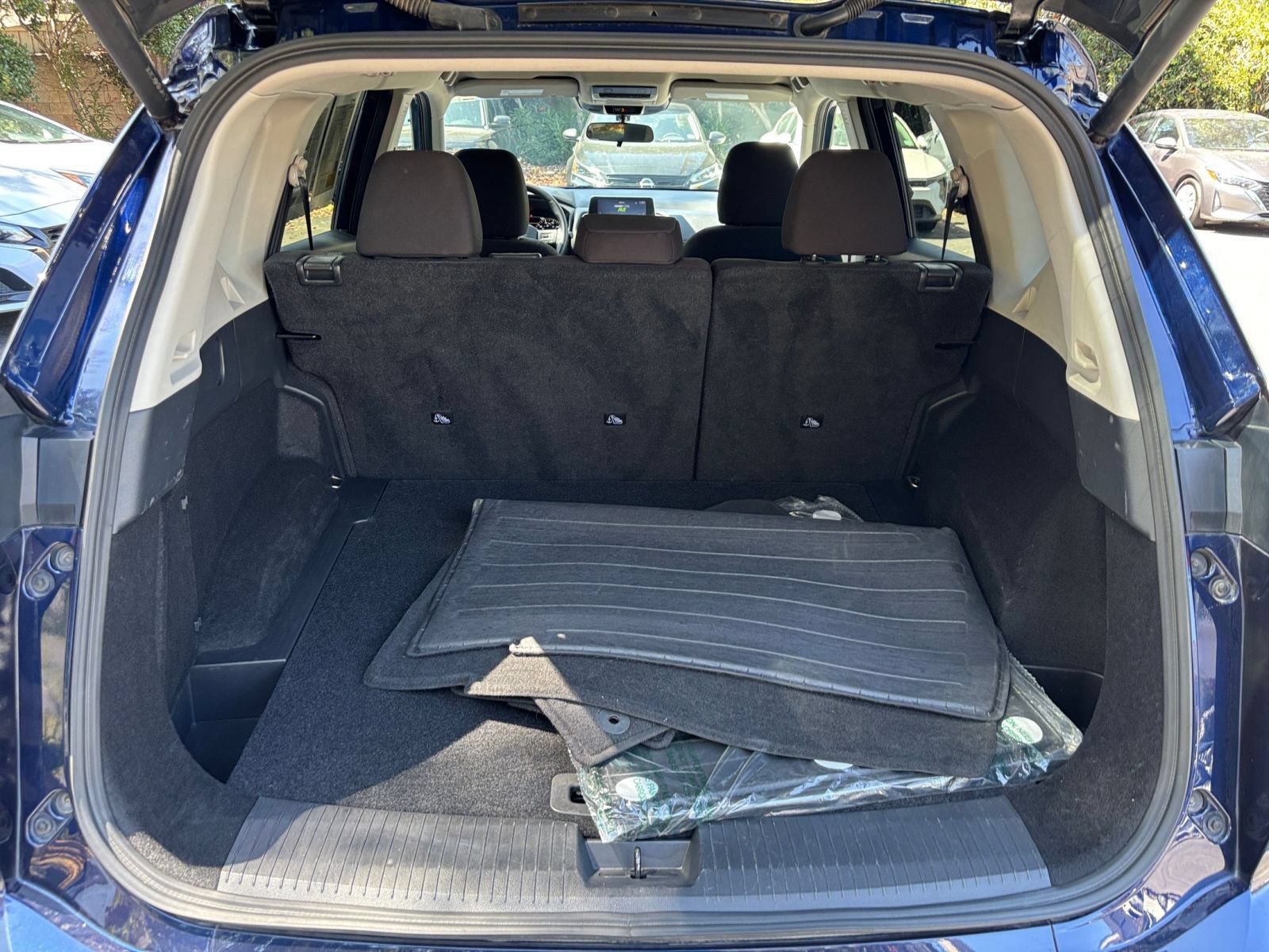 Used 2025 Nissan Rogue SV FWD image 32