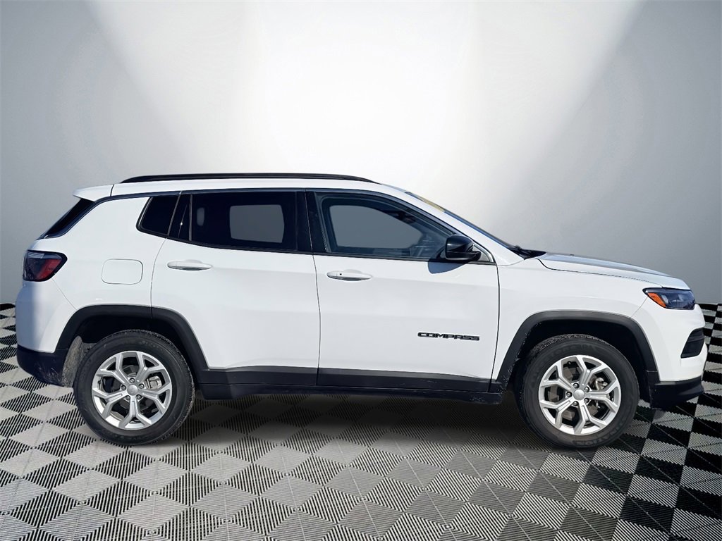 Used 2024 Jeep Compass Latitude image 6