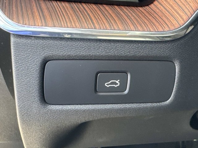 Used 2023 Volvo XC60 B5 Plus FWD image 26