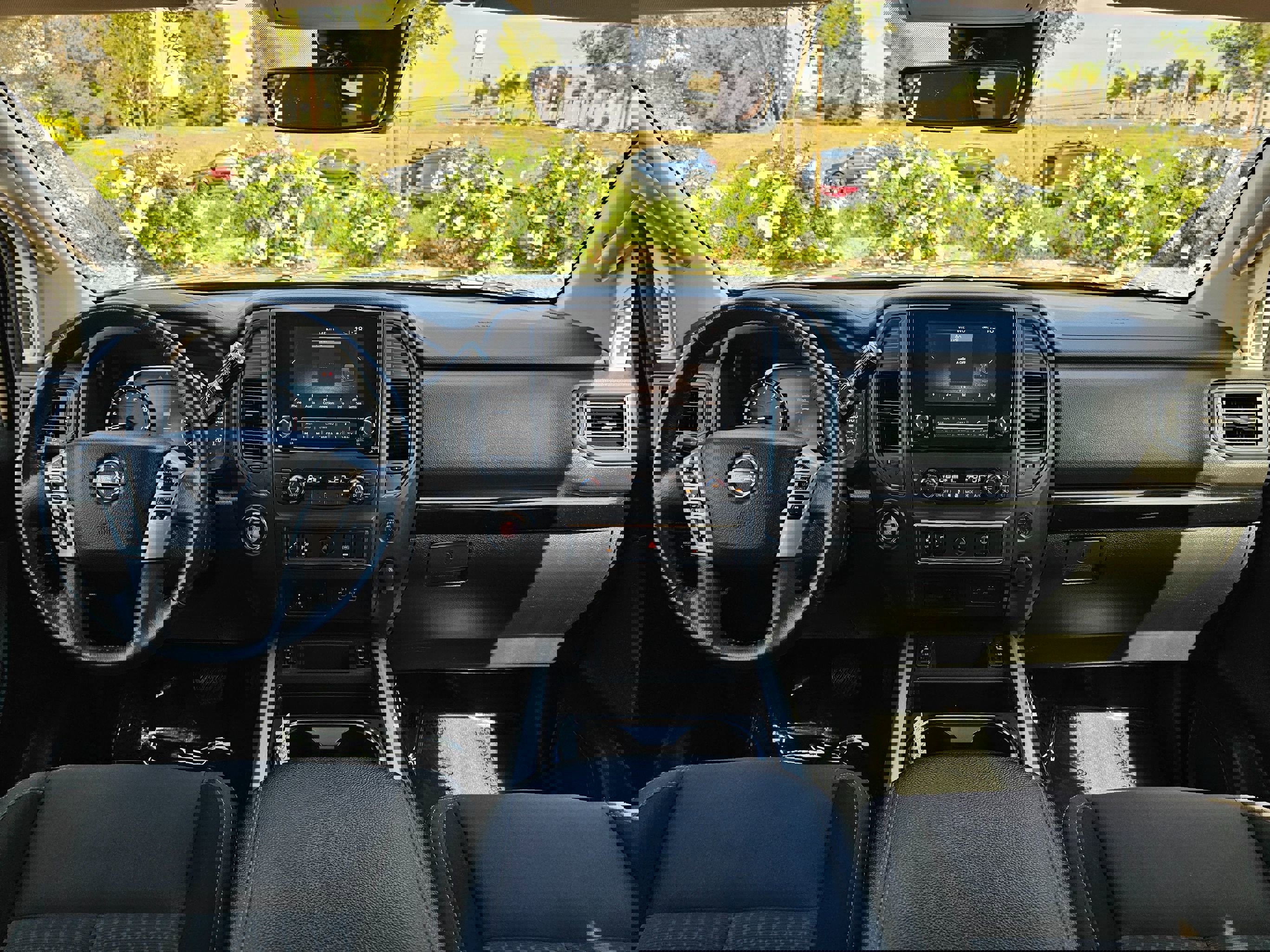 Used 2024 Nissan Titan SV w/ SV Convenience Package image 20