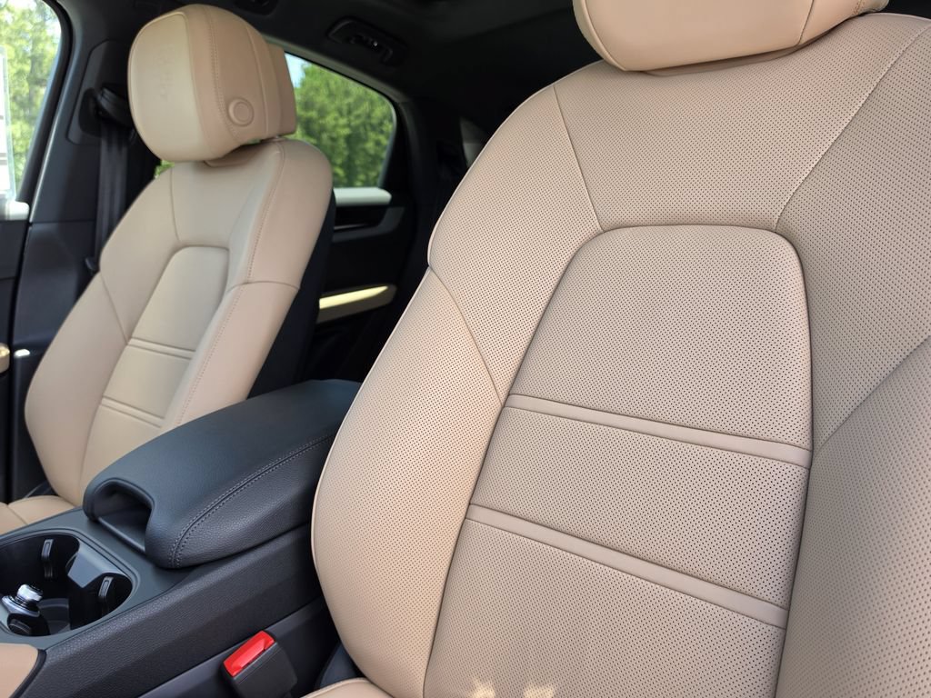 New 2026 Porsche Cayenne Coupe AWD/4WD image 5