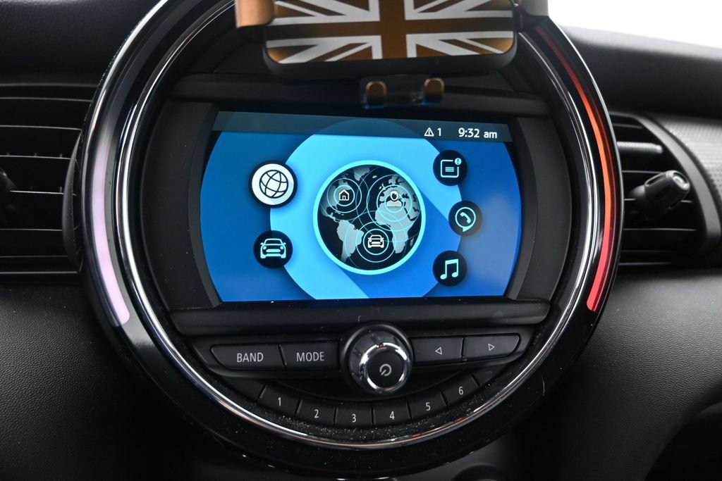 Used 2019 MINI Cooper 4-Door Hardtop w/ Signature Upholstery Package FWD image 14