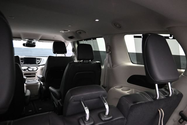 Certified 2022 Chrysler Pacifica Touring-L AWD/4WD image 24