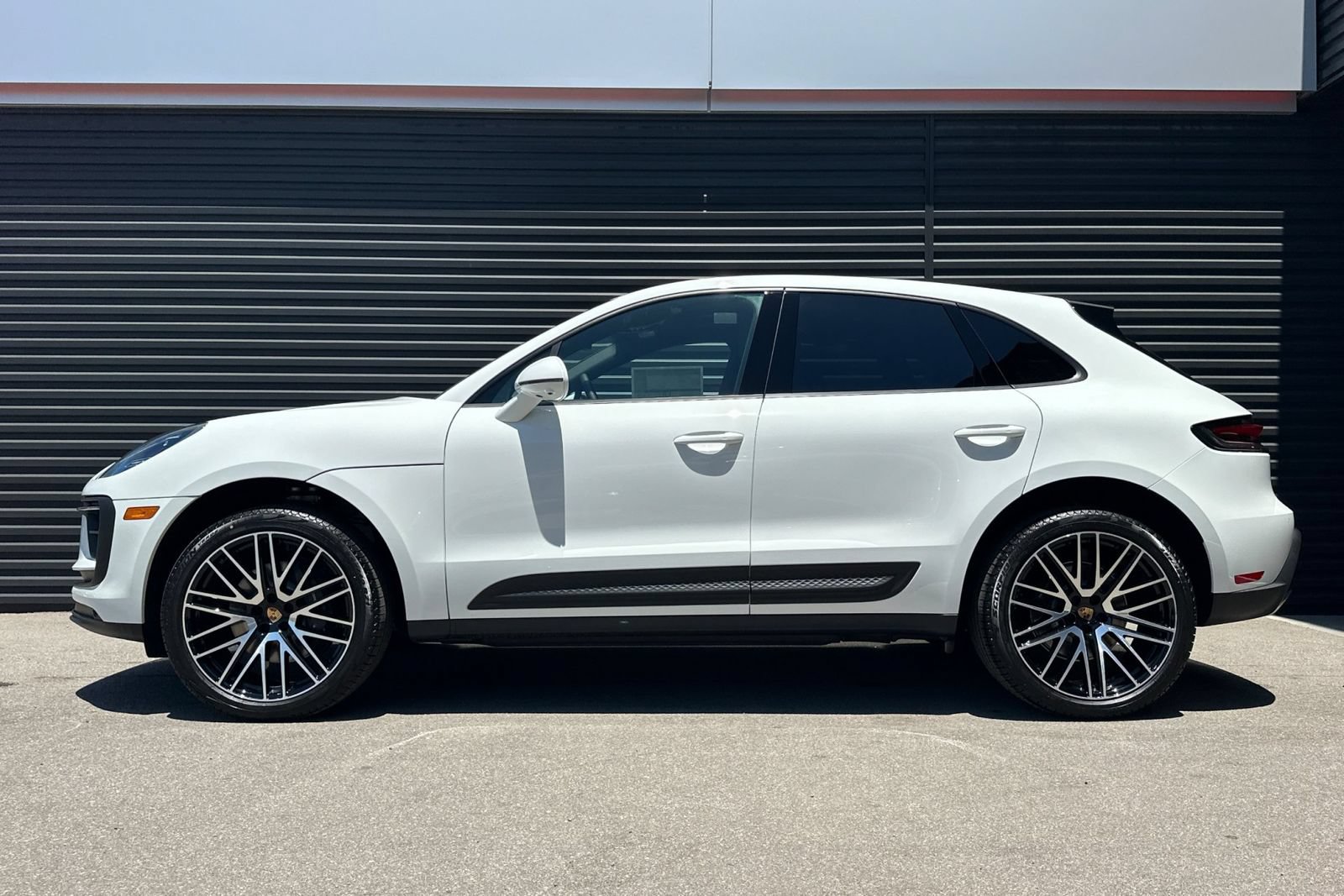 New 2026 Porsche Macan AWD/4WD image 2