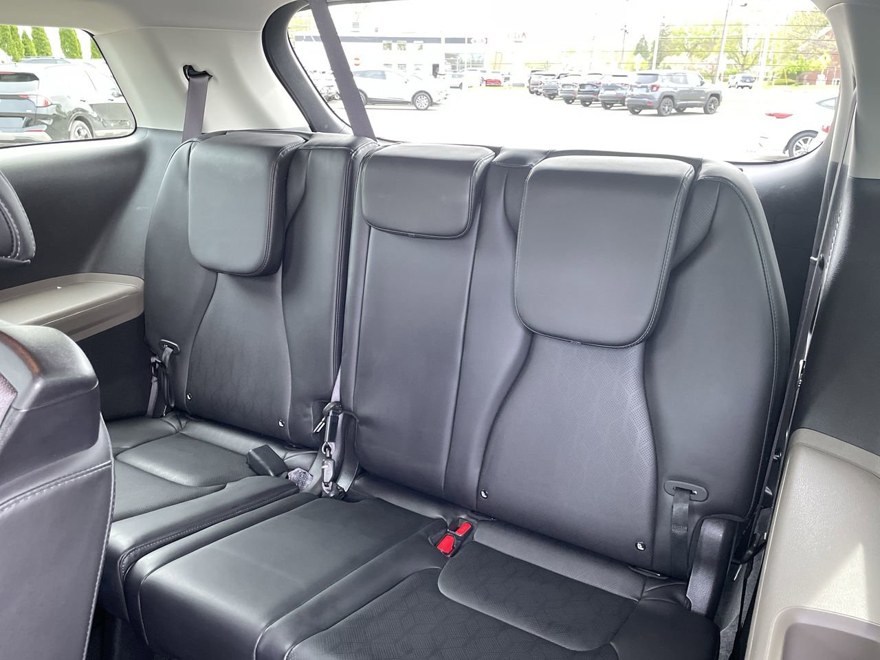Used 2025 Kia Carnival FWD image 22