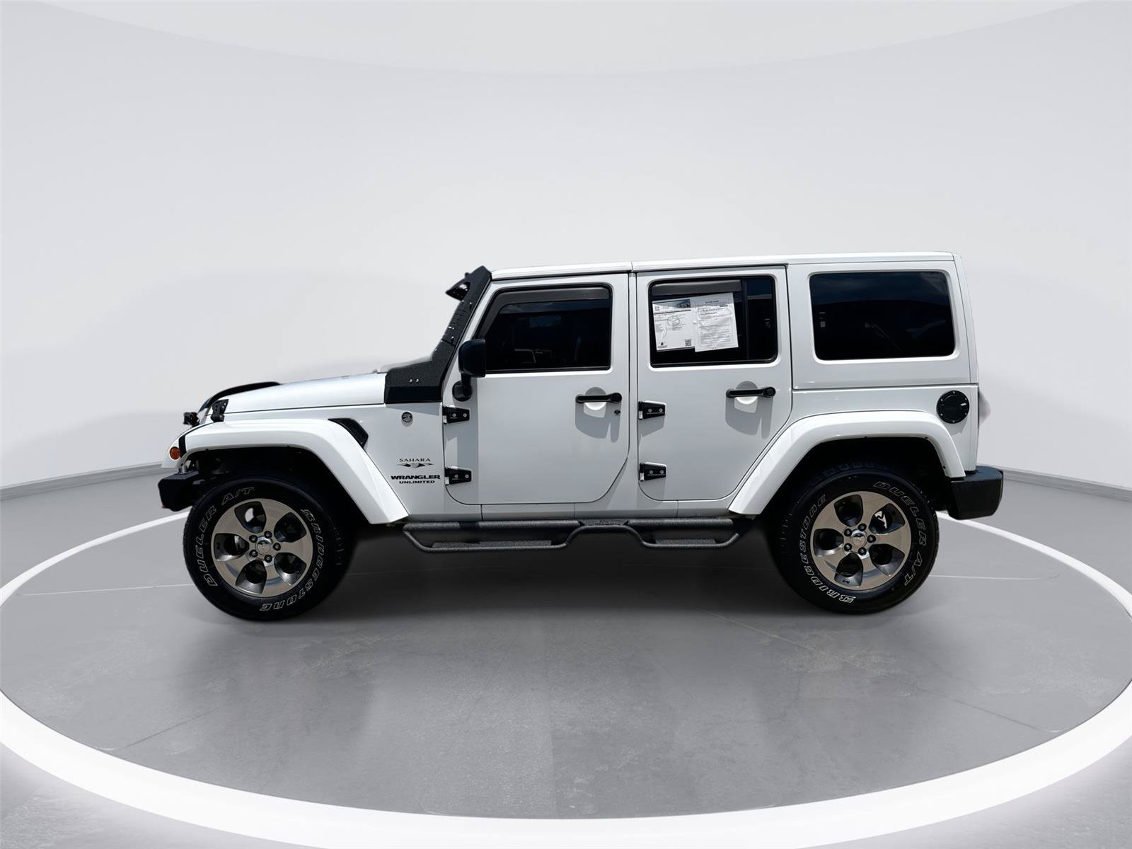 Used 2017 Jeep Wrangler Unlimited Sahara AWD/4WD image 5