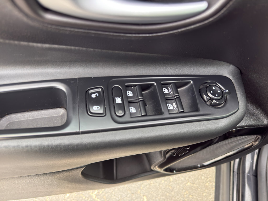 Used 2016 Jeep Renegade Latitude image 11