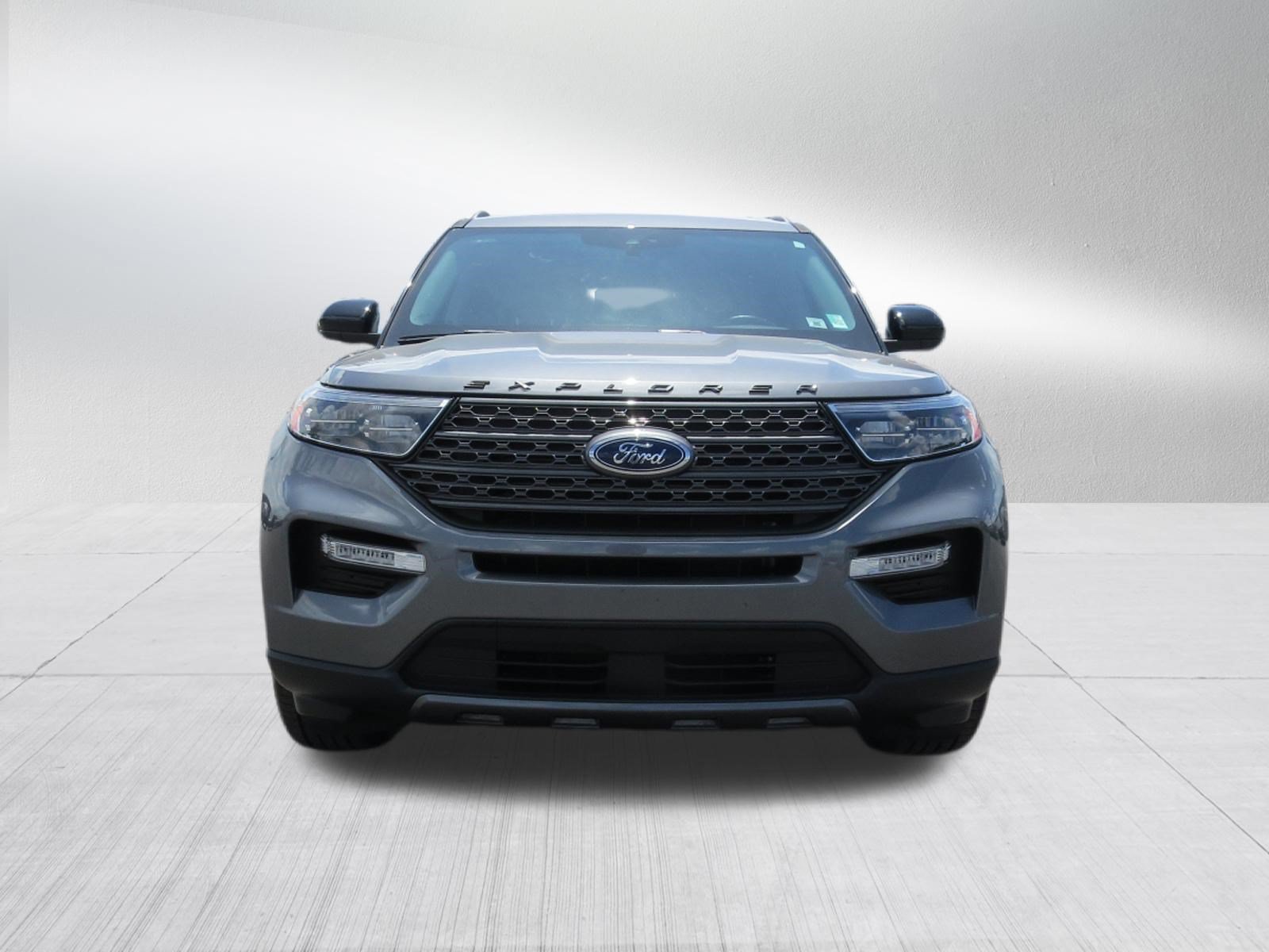 Used 2024 Ford Explorer XLT w/ Equipment Group 202A RWD image 8