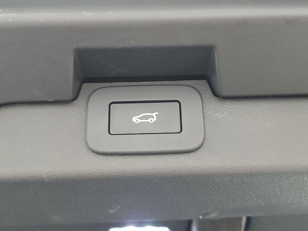 Used 2023 Land Rover Discovery Metropolitan Edition AWD/4WD image 9