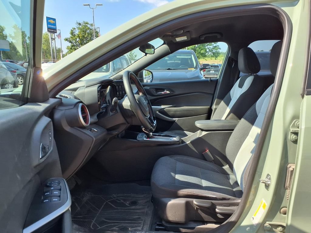 Used 2024 Chevrolet Trax RS w/ Driver Confidence Package FWD image 19