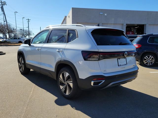 New 2026 Volkswagen Taos SE image 3