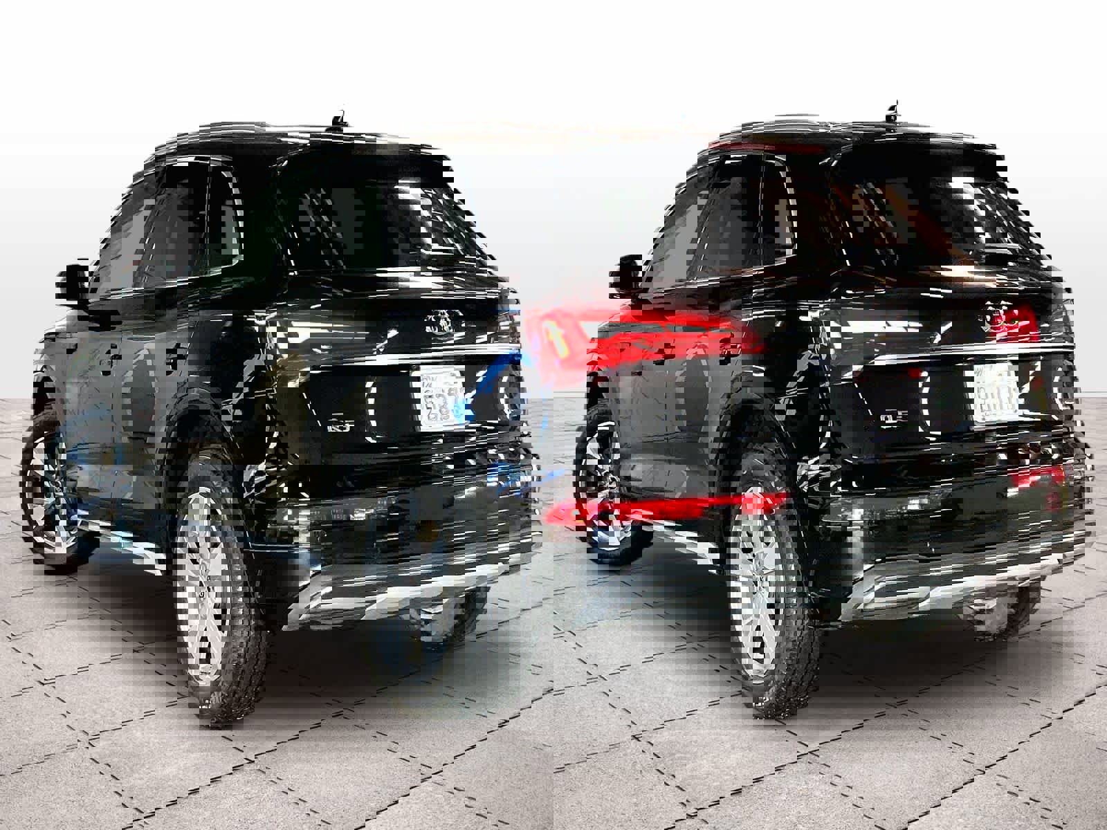 Used 2023 Audi Q5 2.0T Premium w/ Convenience Package image 14