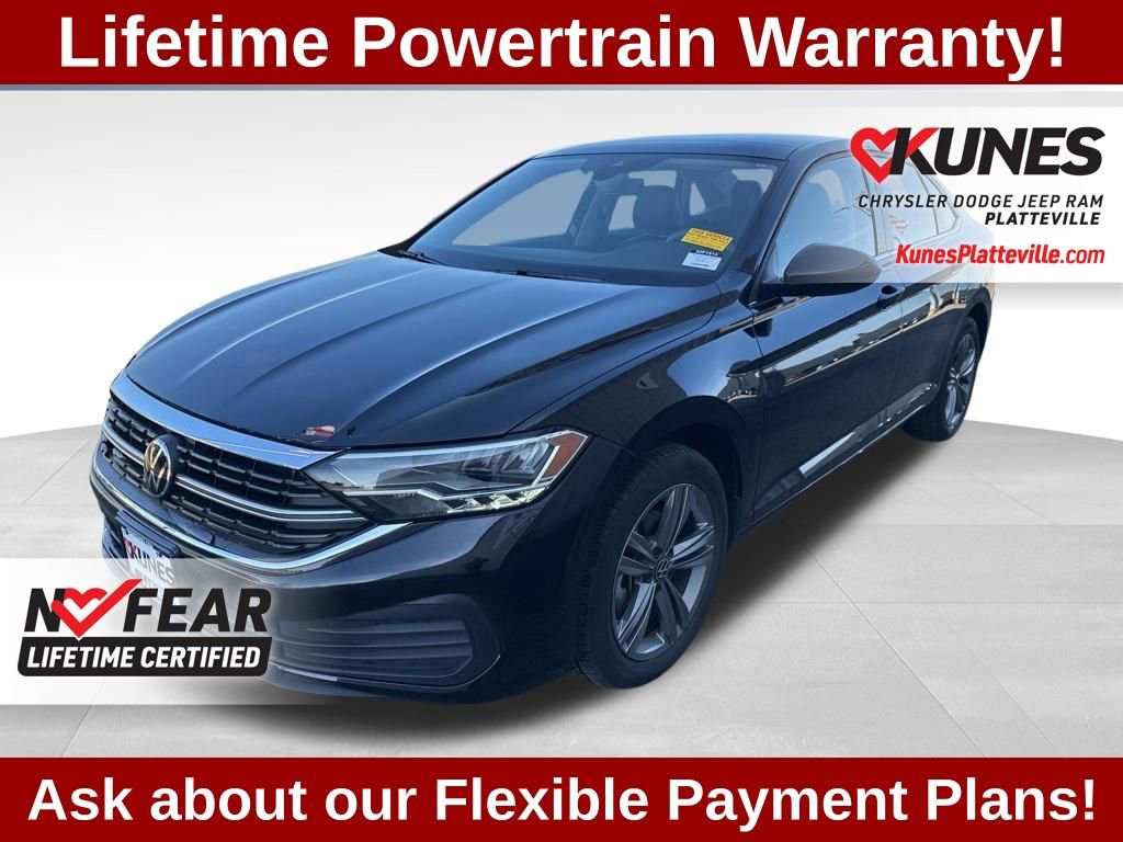 Used 2023 Volkswagen Jetta SE w/ Panoramic Sunroof Package image 9