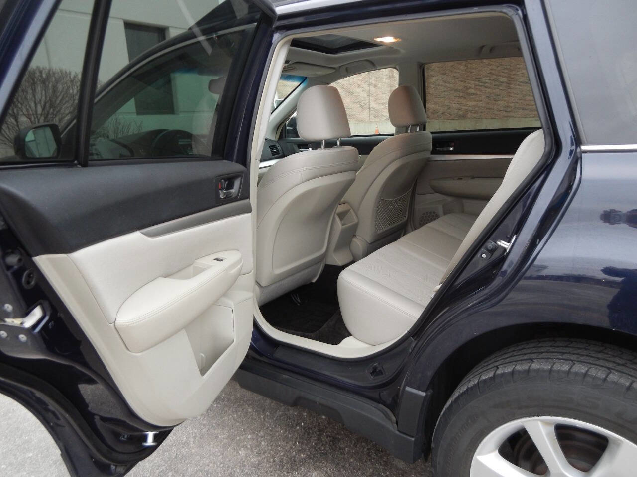 Used 2013 Subaru Outback 2.5i Premium AWD/4WD image 28