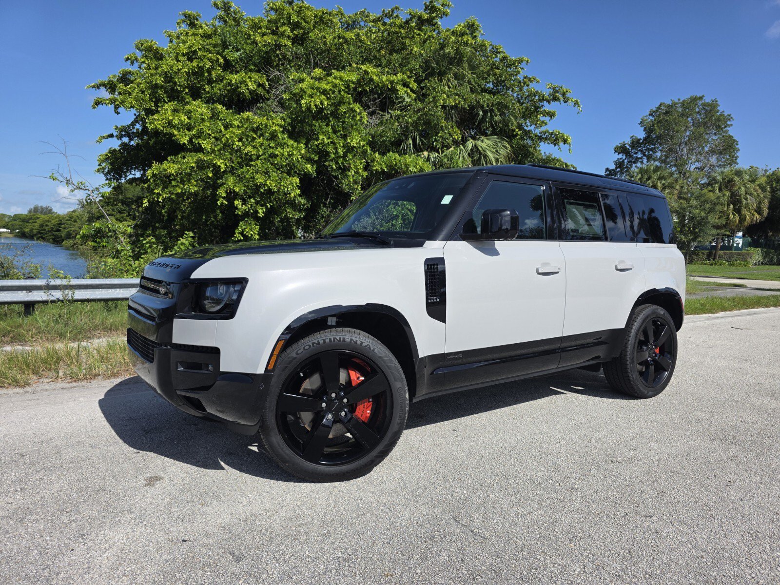 New 2026 Land Rover Defender 110 X AWD/4WD image 1