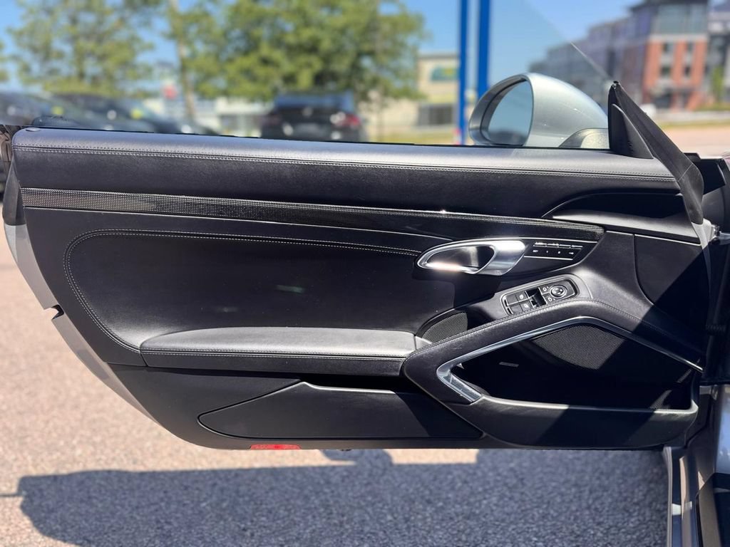 Used 2019 Porsche 911 Carrera 4S AWD/4WD image 14