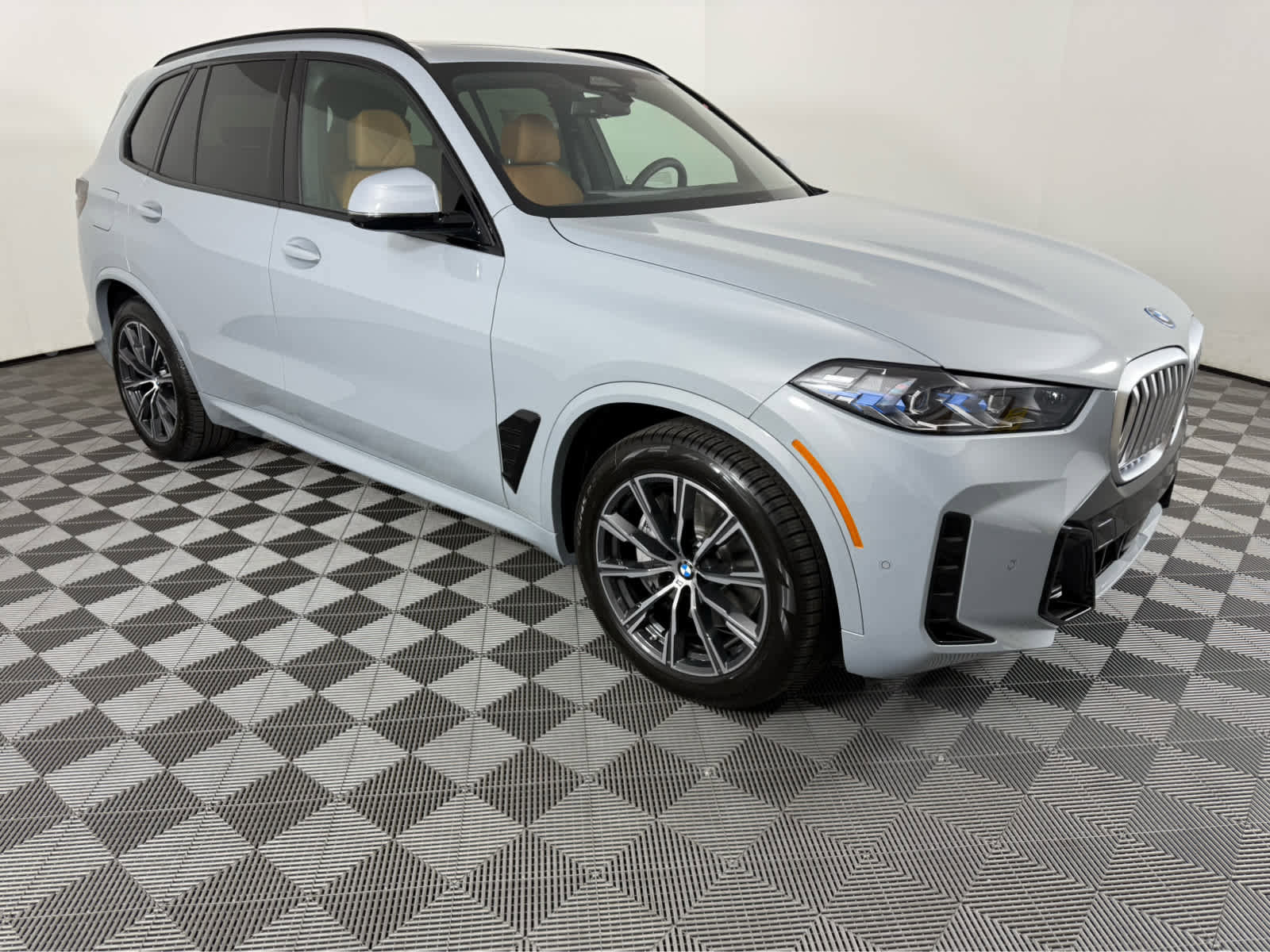 New 2026 BMW X5 xDrive50e w/ M Sport Package image 1