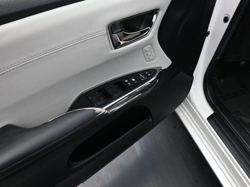 Used 2016 Toyota Avalon XLE Premium image 17
