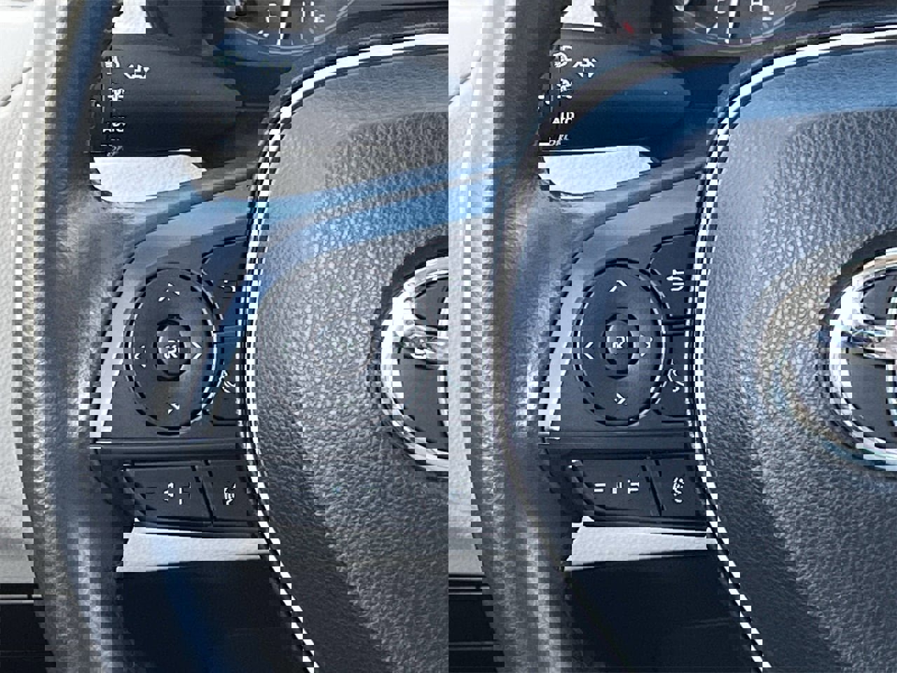 Used 2023 Toyota Corolla Cross LE image 12