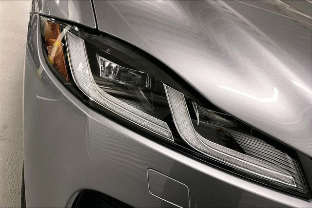 Certified 2025 Jaguar F-PACE R-Dynamic S image 28