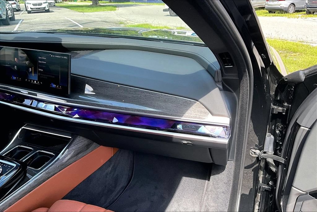 Certified 2026 BMW 760i xDrive w/ Executive Package AWD/4WD image 23