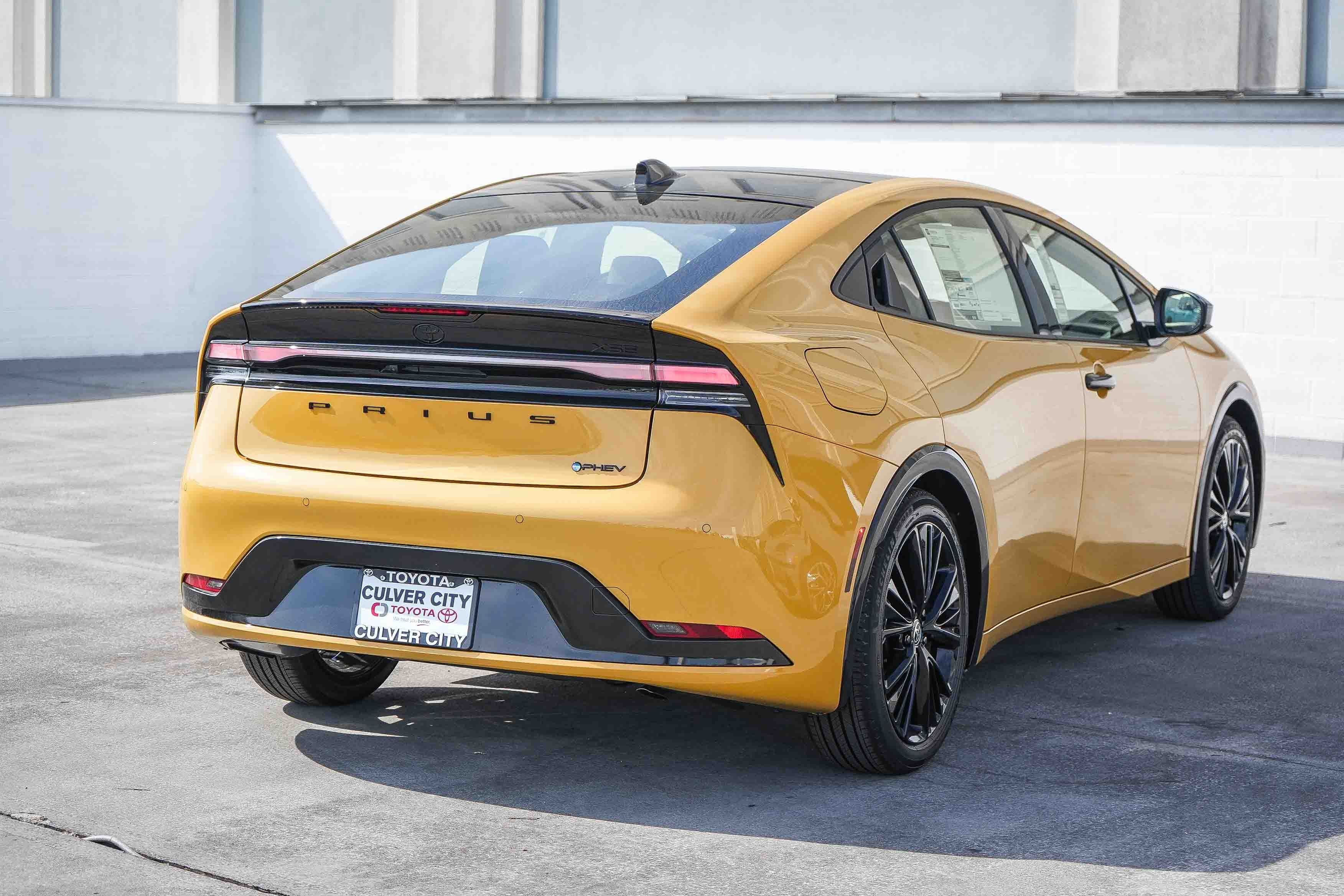 New 2026 Toyota Prius Plug-In Hybrid FWD image 7