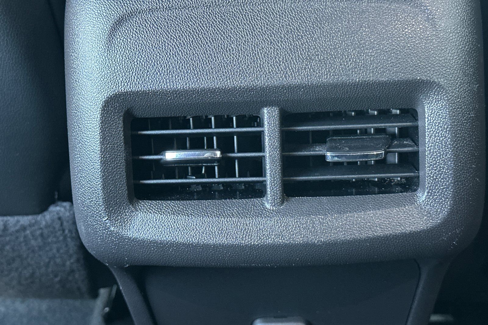 Used 2024 GMC Terrain SLT image 17