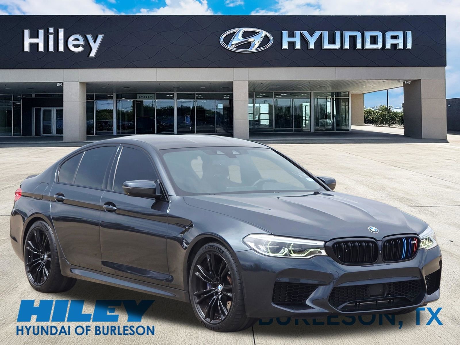 Used 2018 BMW M5 w/ Executive Package image 2