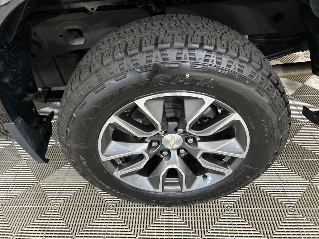 Used 2022 Chevrolet Silverado 1500 LT w/ Z71 Off-Road Package image 11