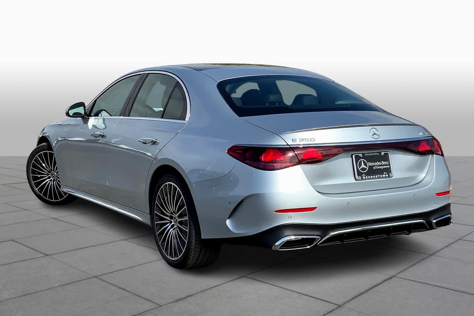 Used 2025 Mercedes-Benz E 350 4MATIC Sedan image 4