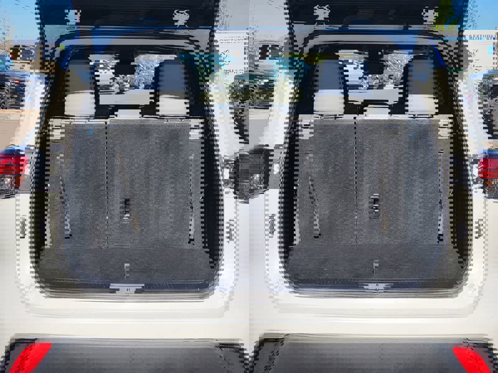 Used 2020 Toyota Highlander XLE image 29