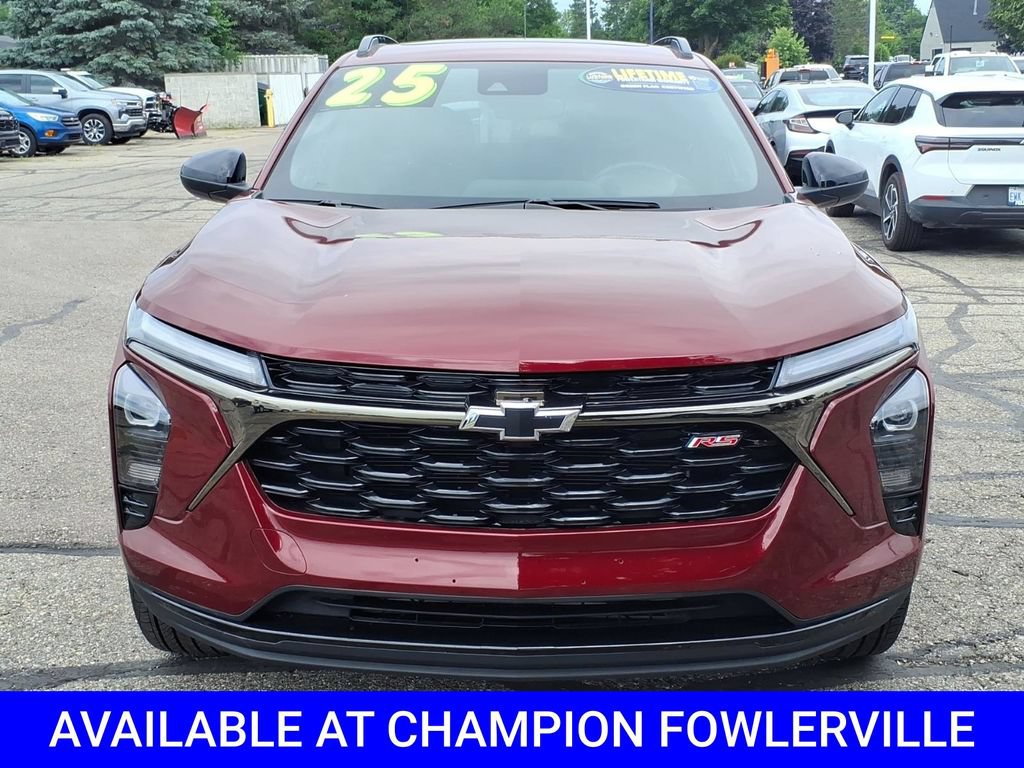 Used 2025 Chevrolet Trax RS w/ Sunroof Package FWD image 2